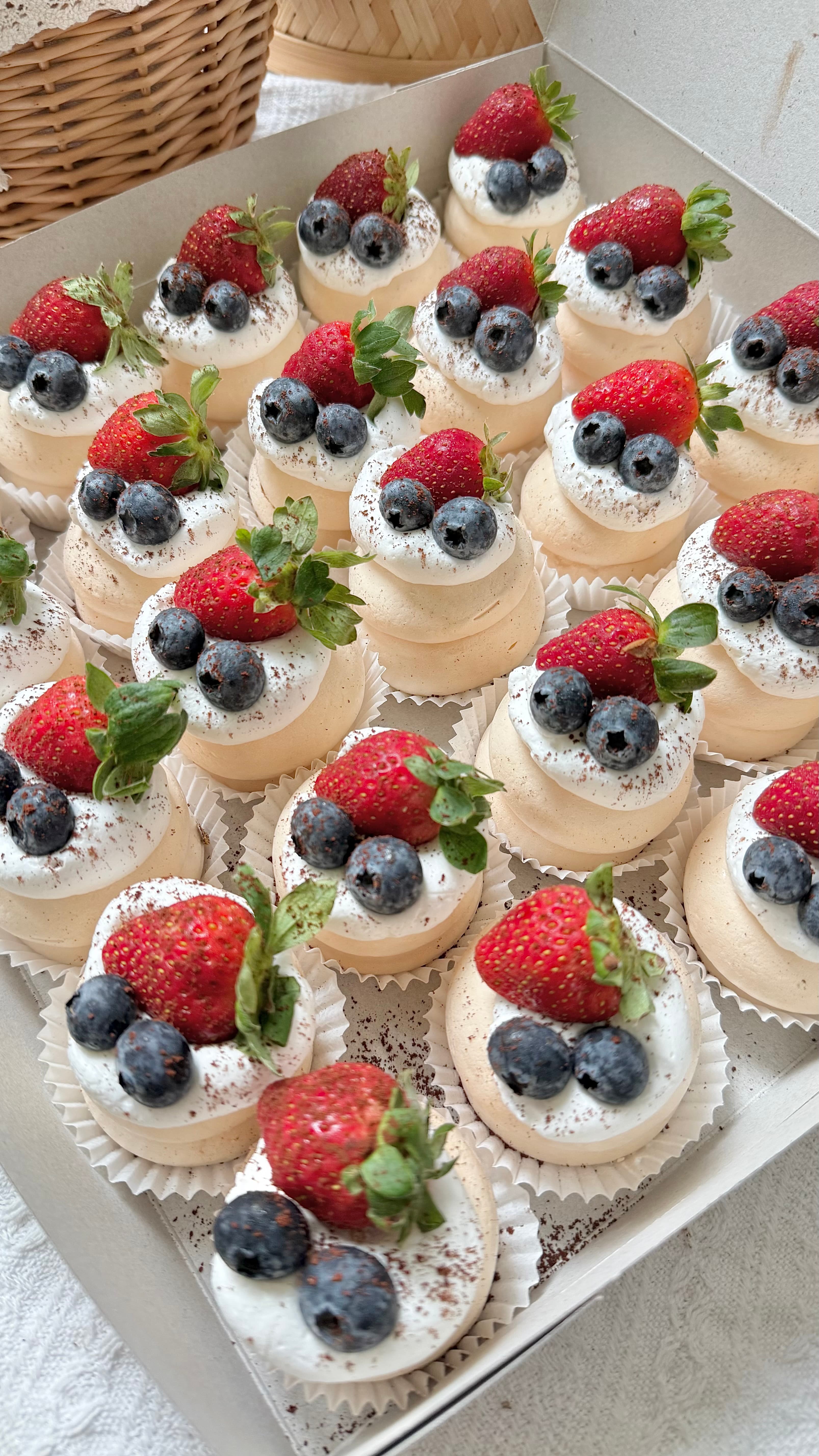 Berries Pavlova